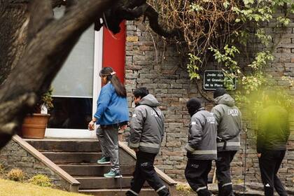 Efectivos de la AFIP y de la Policía Federal participaron en El Calafate de los allanamientos a la casa de Cristina