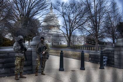 Efectivos de la Guardia Nacional custodian el Capitolio