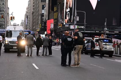 Efectivos de la policía llegan al lugar de los hechos