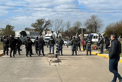 Efectivos policiales fueron el domingo a clausurar la feria