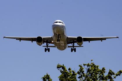 Efecto dólar: por primera vez desde 2002, hubo más pasajeros en vuelos de cabotaje que en los internacionales