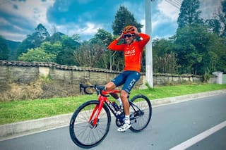 Egan Bernal publicó un twit sobre “regalar plata” y los políticos reaccionaron