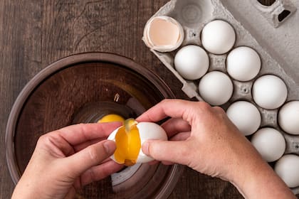 ¿Cuánto tiempo duran los huevos crudos o cocidos?