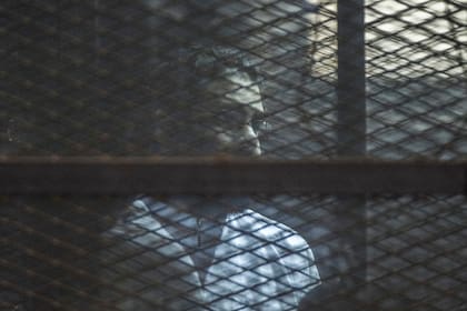 Egipto anuncia indulto para destacado activista que pasó seis años entre rejas