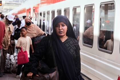Egipto ofrece viajes en tren gratis a refugiados de Sudán que regresan a su país