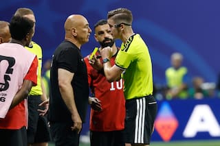 Egipto se queja de sesgo arbitral en derrota ante Argentina y FIFA dice que es algo "infundado"