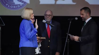 Eileen Higgins jura como alcaldesa de Miami