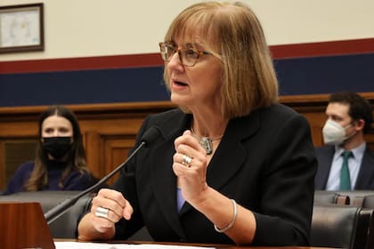 Eileen Higgins se enfrentaría a una segunda vuelta contra Emilio T. González en Miami