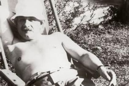 Einstein disfrutaba de los descansos y de fumar pipa.