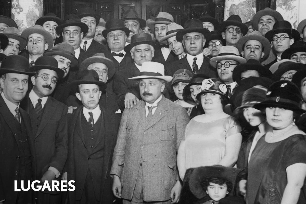 Einstein tuvo una agenda muy intensa durante su visita en 1925. Estuvo en Buenos Aires, Córdoba y La Plata.