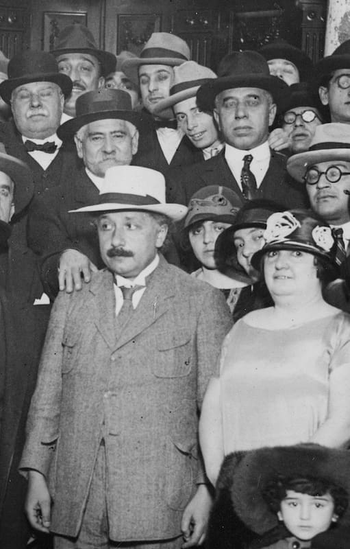Einstein tuvo una agenda muy intensa durante su visita en 1925. Estuvo en Buenos Aires, Córdoba y La Plata.