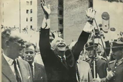 Eisenhower saluda a los marplatenses