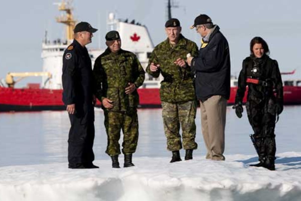 Ejercicio de tropas canadienses en el Ártico