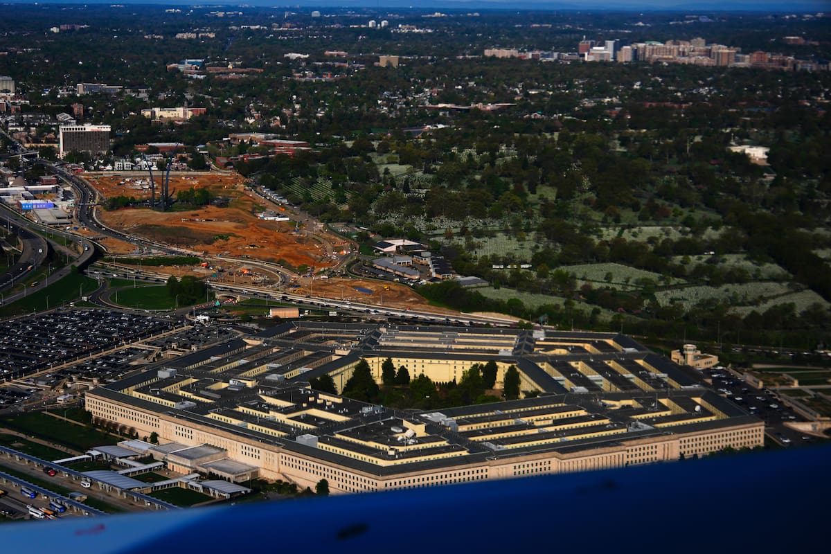Ejército de EE.UU. mata a dos personas al atacar lancha que supuestamente llevaba drogas en el Pacíf