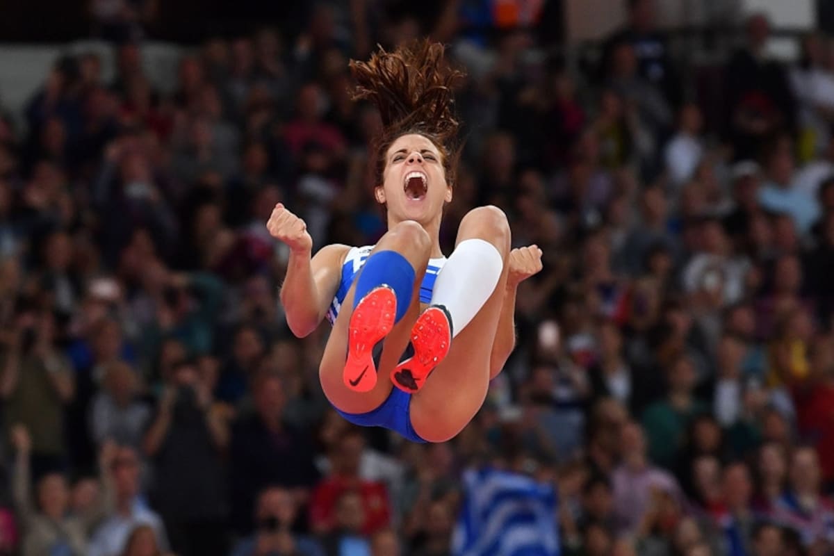 Ekateríni Stefanídi, de Grecia, gana el oro en la final del torneo femenino de atletismo de salto de garrocha