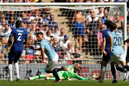 El 1-0 del City: Agüero ya superó a Caballero (en el piso) y empieza el festejo