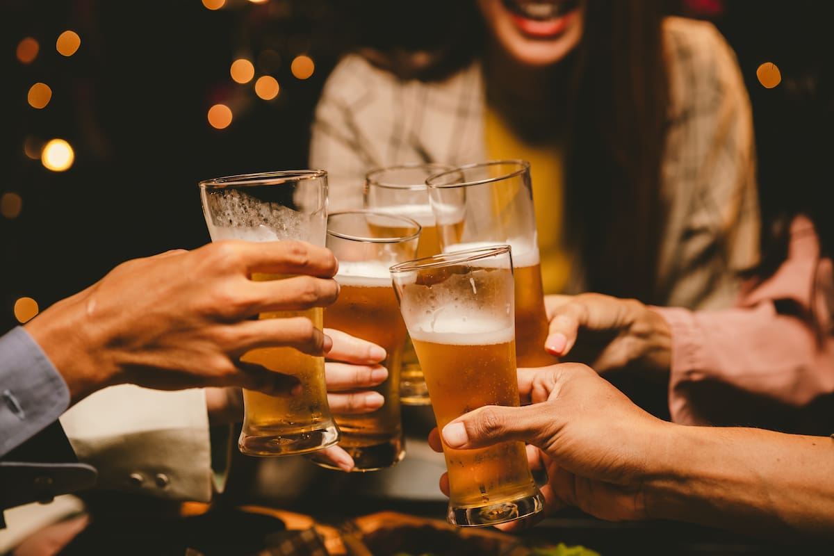 El 1 de agosto se celebra el Día Internacional de la Cerveza y es la excusa perfecta para brindar con amigos. Desde bares con espíritu cervecero hasta opciones para armar tu propio happy hour en casa, propuestas ideales para festejar de la mano de Club LA NACION.