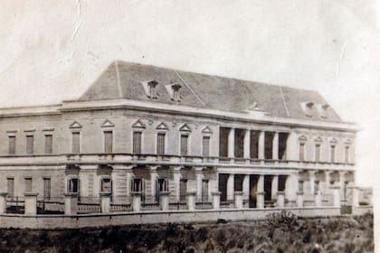 El 12 de enero de 1892, por una tormenta furiosa, los arroyos La Tigra y La Carolina se desbordaron y las calles se inundaron. Aislados de toda urbanización, la situación de los pampistas se volvió desesperante
