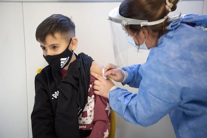 El 12 de octubre comenzó en el país la vacunación con Sinopharm de los menores de 3 a 11 años