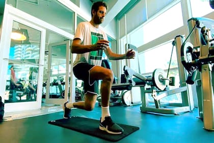 El 14 de febrero pasado, en Miami: Del Potro haciendo ejercicios para rehabilitar la rodilla derecha.