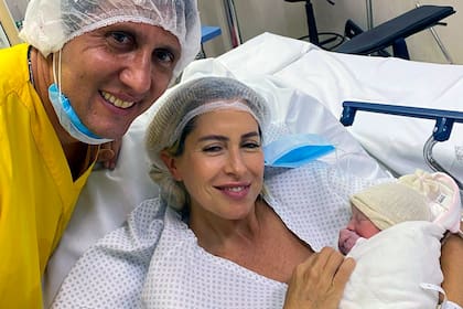 El 15 de enero, Lala Bruzoni y Juan Pablo Varsky se convirtieron en padres de Lupe. Ahora, el periodista mostró a su hija recién nacida ya en casa