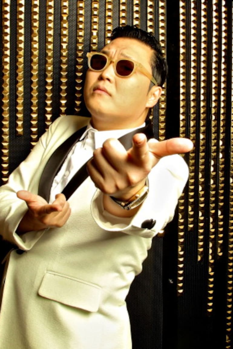 El 15 de julio de 2012, Psy lanzó Gangnam Style, el tema con el que "rompió" el sistema de mediciones de Youtube