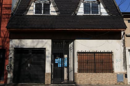 El 16 de octubre a las 14 se subastará un terreno irregular con una vivienda compuesta por dos volúmenes construidos en Villa Luro
