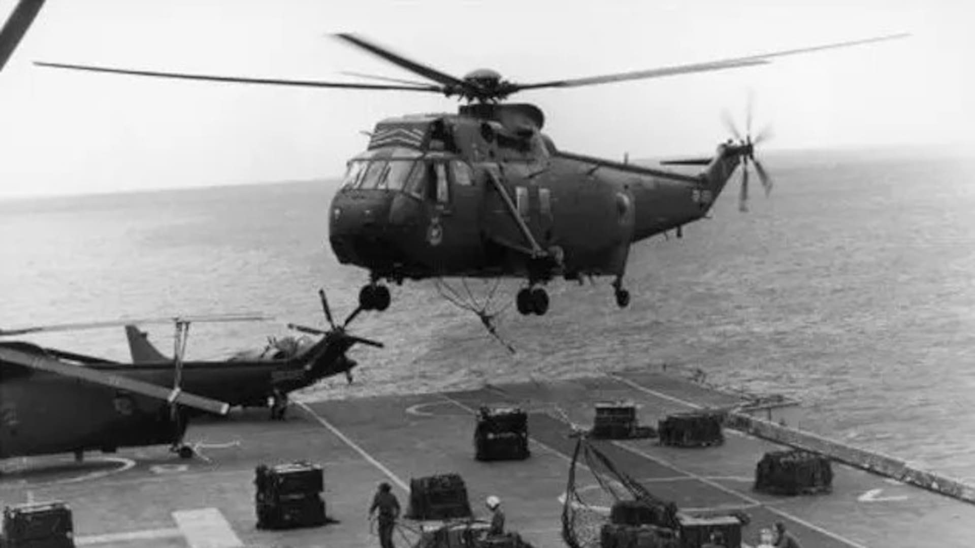 El 17 de mayo de 1982, un helicóptero Sea King (foto) con 8 comandos británicos aterrizó en la estancia La Sara, a poco más de 40 kilómetros de la base aérea de Río Grande, cerca de la ruta nacional 3