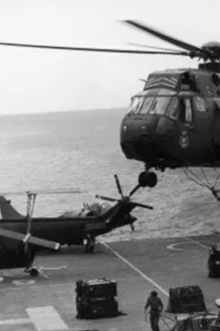 El 17 de mayo de 1982, un helicóptero Sea King (foto) con 8 comandos británicos aterrizó en la estancia La Sara, a poco más de 40 kilómetros de la base aérea de Río Grande, cerca de la ruta nacional 3
