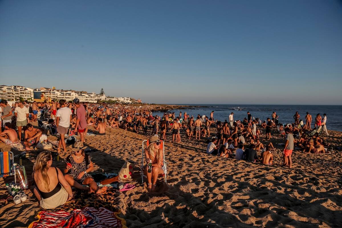 "El 18 de diciembre se va a definir qué tipo de fiestas tenemos y qué tipo de verano, y si tenemos fiestas y si tenemos verano", dijo el secretario de Presidencia de Uruguay, Álvaro Delgado
