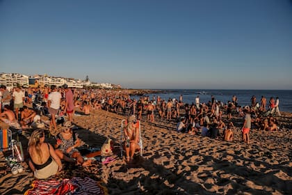 "El 18 de diciembre se va a definir qué tipo de fiestas tenemos y qué tipo de verano, y si tenemos fiestas y si tenemos verano", dijo el secretario de Presidencia de Uruguay, Álvaro Delgado