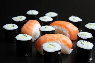 Pescado, algas y palta: ¿cuán nutritivo es el sushi realmente?
