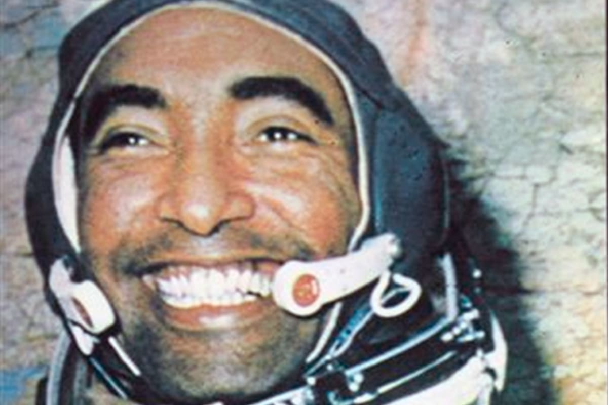 El 18 de septiembre de 1980, el cubano afrodescendiente orbitó a bordo de la nave Soyuz 38