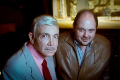 El 1975, Alejandro Romay, el "Zar de la televisión", se reunió con un "joven con inquietudes" menor de edad en lo que fue el comienzo de Carlos Rottemberg haciéndose cargo de la gestión de una sala, el Ateneo, que terminó adquiriendo y vendiendo muchos años después