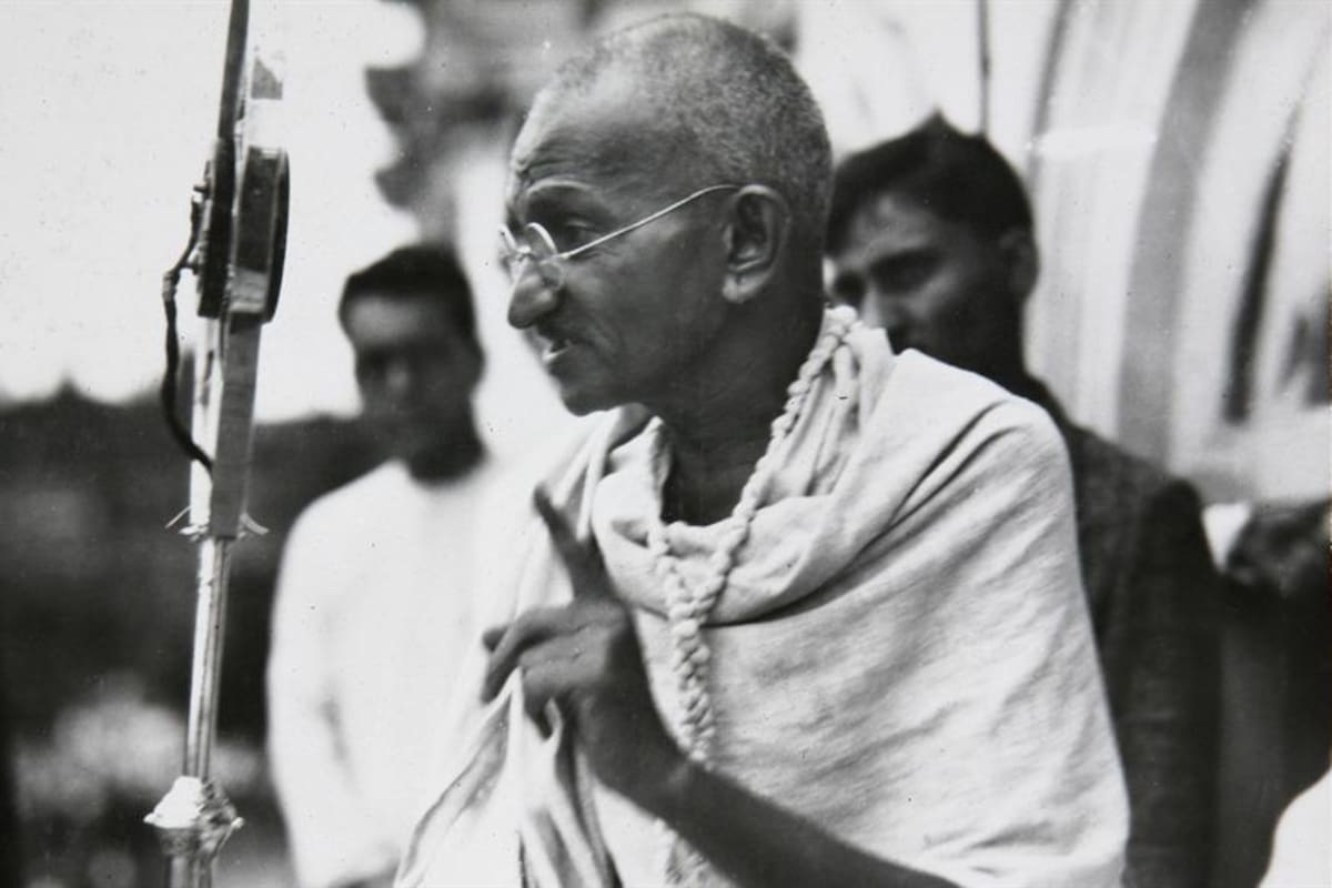El 2 de octubre es el Día Internacional de la No Violencia en homenaje al nacimiento de Mahatma Gandhi.