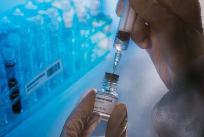 El 20 de julio los investigadores de Oxford anunciaron resultados iniciales "prometedores", pero con solo 1.077 personas