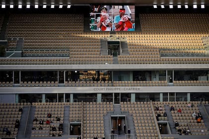 Pantallas gigantes y un puñado de espectadores: así se vive Roland Garros en 2020