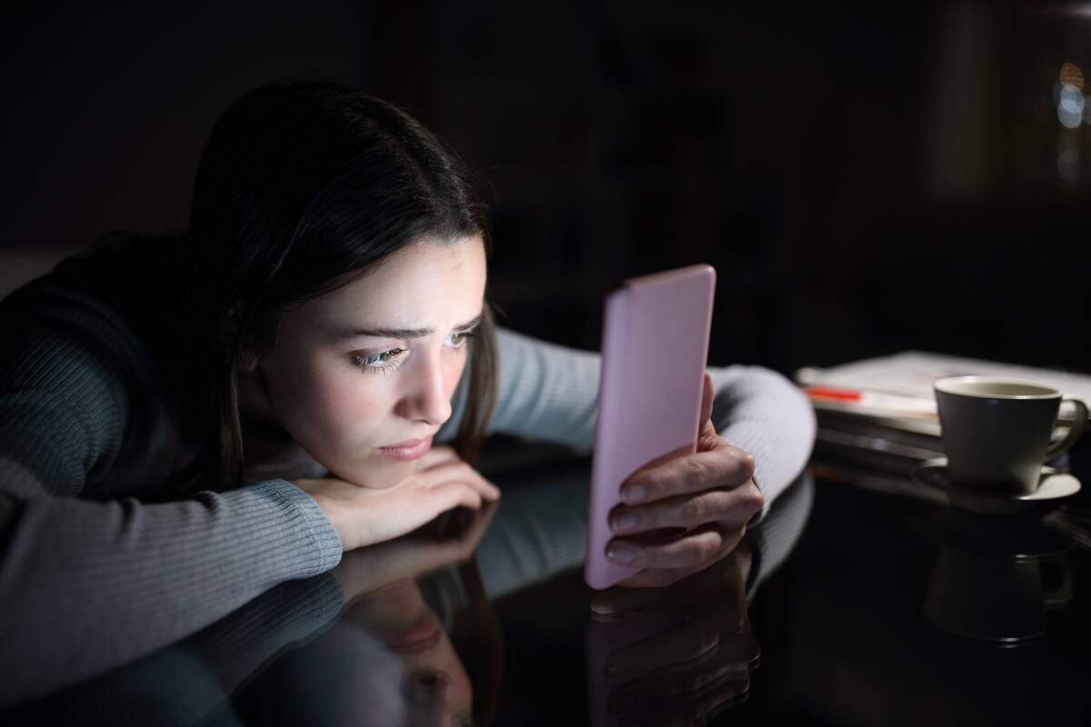 El 20,22% de los adolescentes españoles de entre 12 y 18 años pasan más de dos horas al día conectados a TikTok y la mayoría de ellos aseguran que al desconectarse de la aplicación el sentimiento predominante es una menor autoestima, una mayor sensación de estrés y una menor capacidad para fijar un límite en el visionado