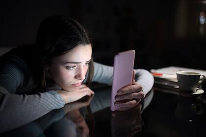 El 20,22% de los adolescentes españoles de entre 12 y 18 años pasan más de dos horas al día conectados a TikTok y la mayoría de ellos aseguran que al desconectarse de la aplicación el sentimiento predominante es una menor autoestima, una mayor sensación de estrés y una menor capacidad para fijar un límite en el visionado