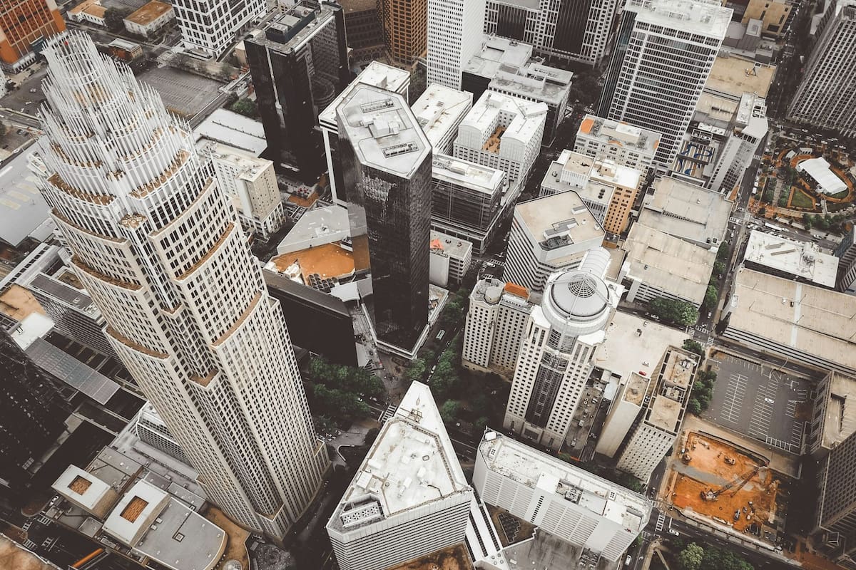 El 20% de los norteamericanos se mudaron a un nuevo estado en 2023, y Carolina del Norte fue uno de los cinco que recibieron un mayor número de nuevos habitantes (Unsplash)