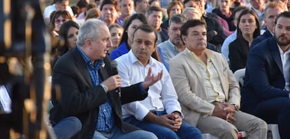 El 21 de abril de 2023, Passalacqua, quien ganó las elecciones dos semanas después a Martin Arjol, de JxC, habló en la inauguración de Agrosustentable, al lado del entonces gobernador Oscar Herrera Ahuad, Carlos Rovira, y Joaquín Basanta, dueño de la firma