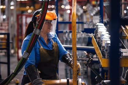 El 21% del total de operarios en la fábrica de Renault son hoy mujeres