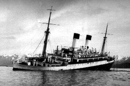 El 22 de enero de 1930 un transatlántico de lujo de origen alemas chocó contra unas piedras y se hundió en en canal Beagle