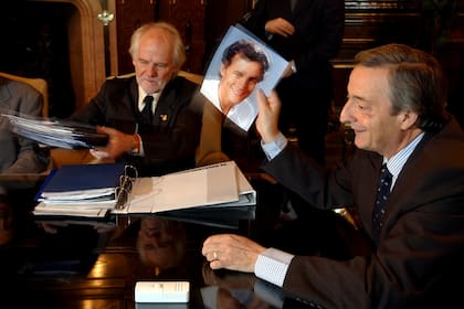 El 22 de junio de 2004, recibió al Ingeniero Blumberg, tras el asesinato de su hijo Axel