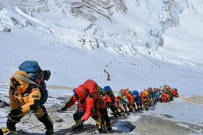 El 22 pasado, se agolparon en la cima más de 200 alpinistas