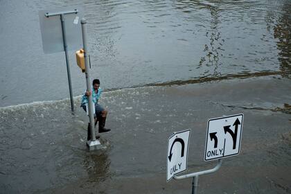 El 25 de agosto el huracán Harvey atravesó rugiendo el golfo de México y golpeó el sureste de Texas, donde provocó lluvias que rompieron el récord de precipitación durante los días posteriores a su llegada y ocasionaron el desplazamiento de más de un millón de personas