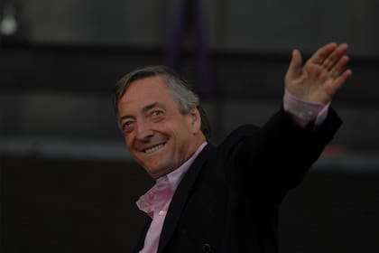 El 25 de octubre de 2007, acompaña a Cristina en el cierre de su campaña, en un acto en el mercado Central