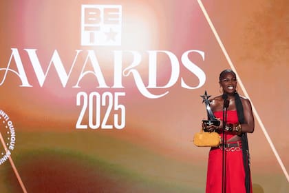 El 25º aniversario de los Premios BET brilla con Doechii, Jamie Foxx y Mariah Carey