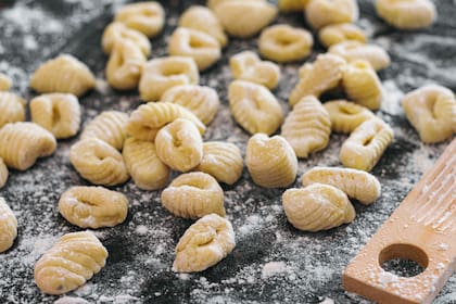 El 29 de cada mes muchas familias argentinas se juntan a disfrutar de un plato de esta delicia, una tradición que llegó con la inmigración italiana. Recomendados de dónde comer los mejores, de la mano de Club LA NACION.