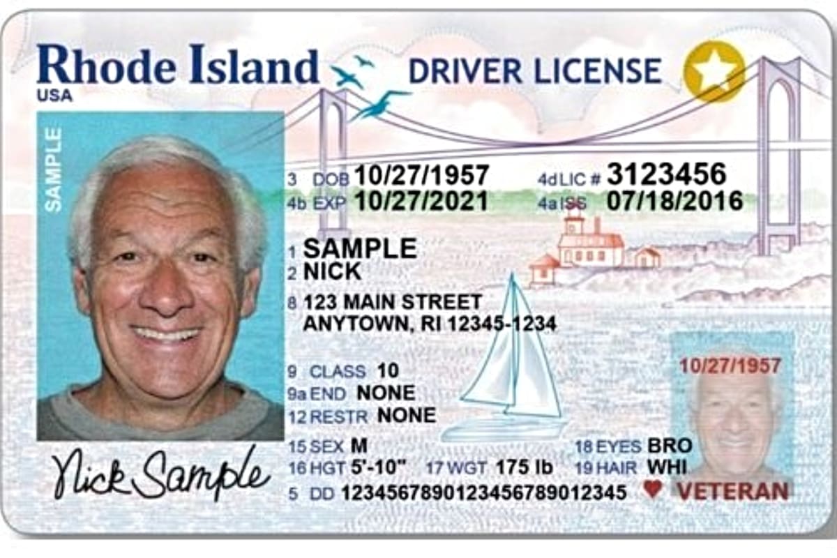 El 3 de diciembre de 2018, el DMV de Rhode Island comenzó a ofrecer licencias y tarjetas de identificación que cumplen con la ley Real ID